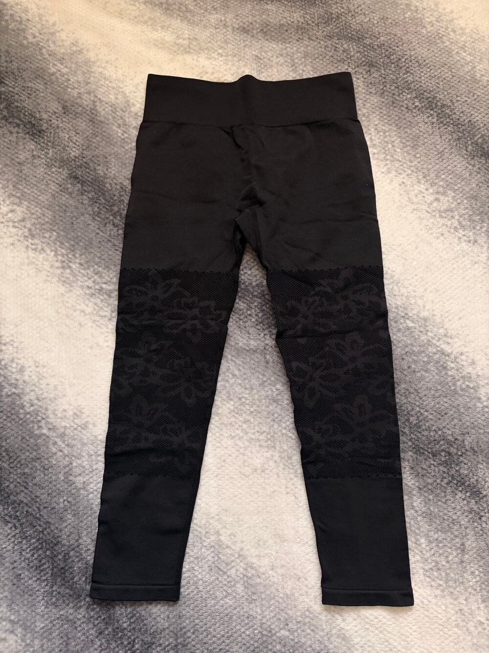 Fabletics Black Floral Lace Mesh Leggings XS High Rise Seamless Capri Activewear